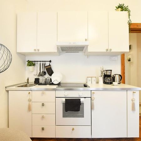 Vintage Elegance, Modern Comfort: 1Br Apartment Overlooking Calea Victoriei Bukares Bagian luar foto