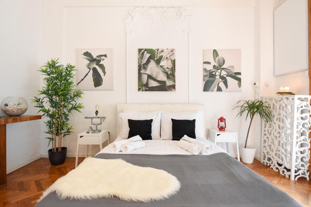 Vintage Elegance, Modern Comfort: 1Br Apartment Overlooking Calea Victoriei Bukares Bagian luar foto